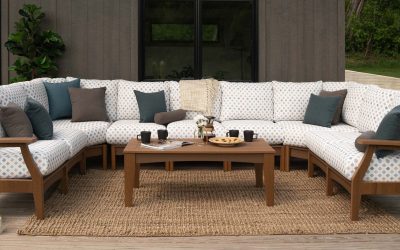 Classic Terrace couch with cushions in Antique Mahogany